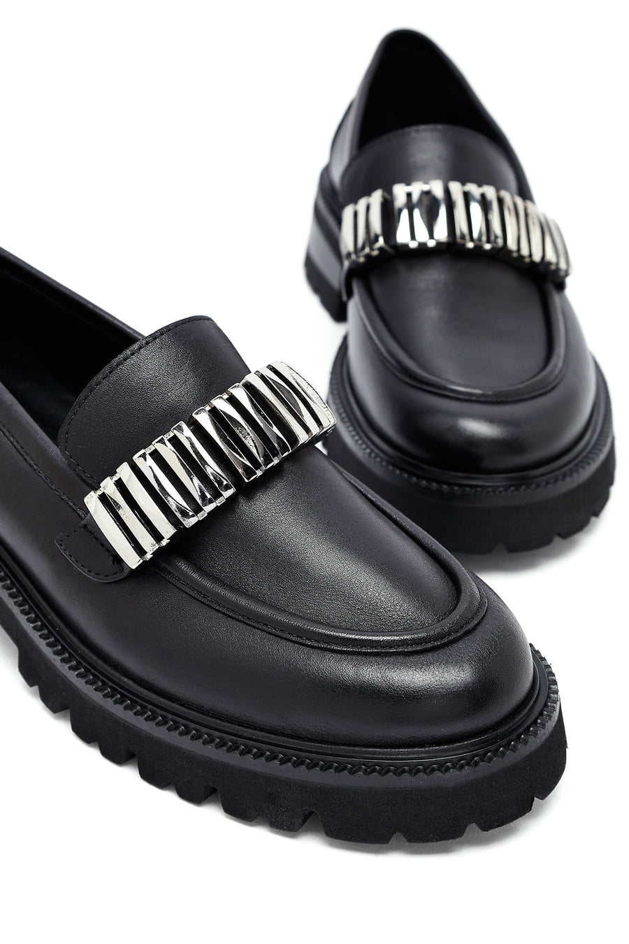 Kadın Siyah Aksesuarlı Deri Maskülen Loafer