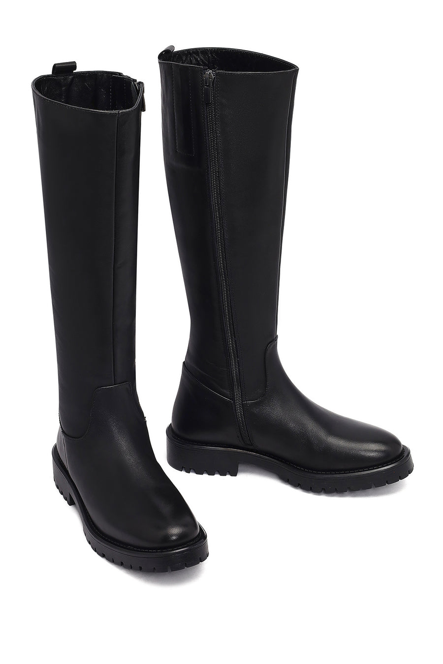 Woman Black Zippered Leather Boot