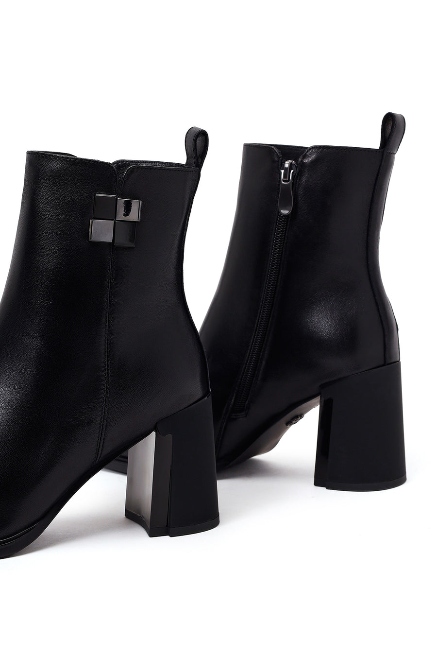 Woman Black Zip Closure Thick-Heeled Leather Boots