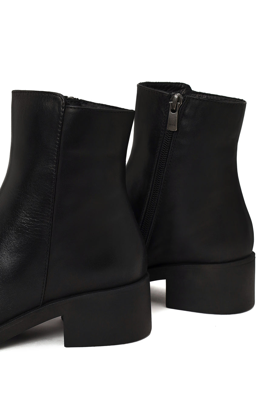 Woman Black Zip Closure Short Thick-heeled Leather Boots