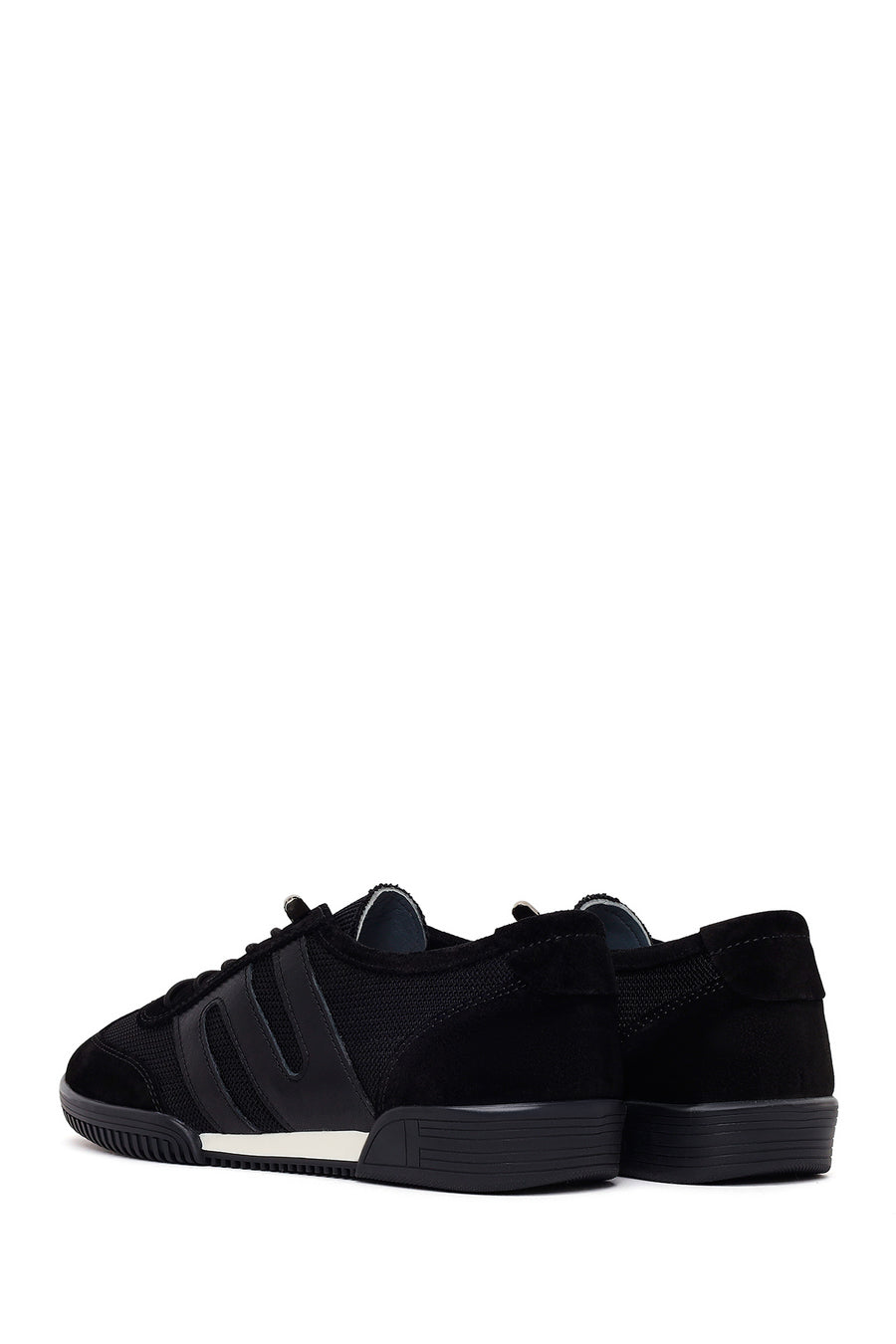 Woman Black Lace-Up Leather Sneaker