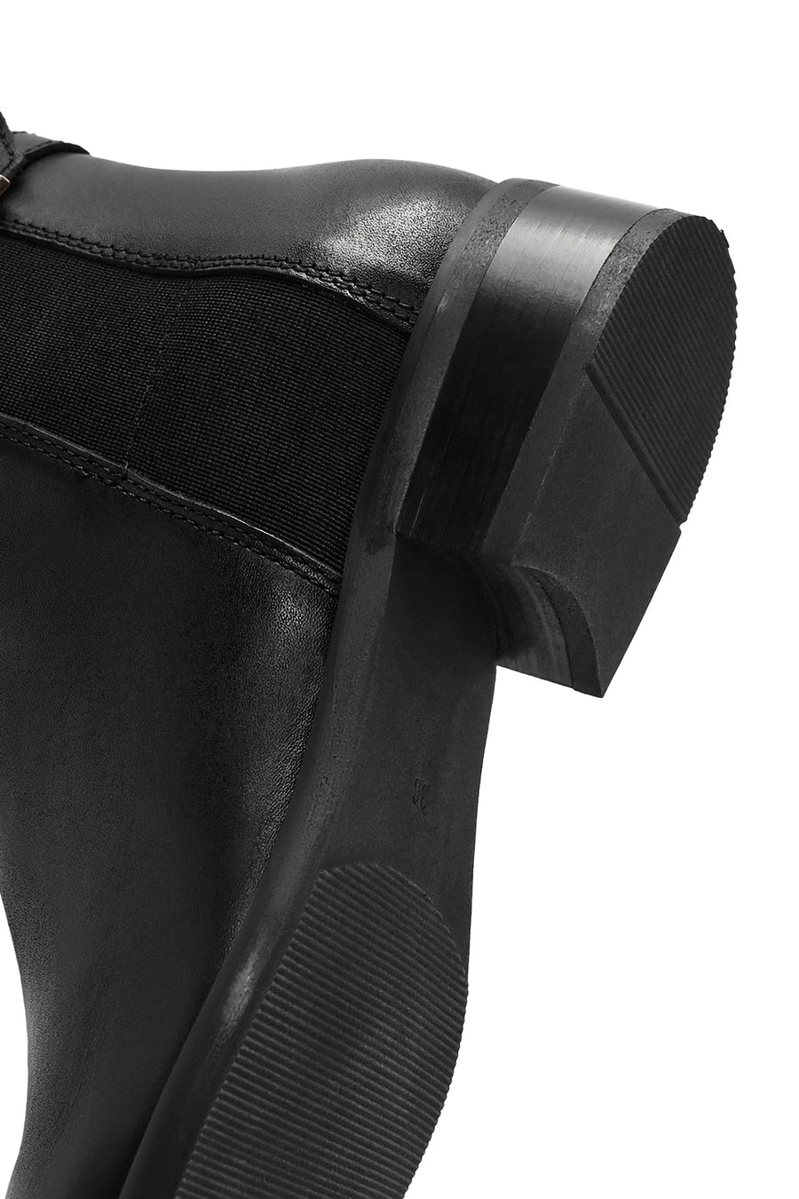 Woman Black Zippered Leather Boat