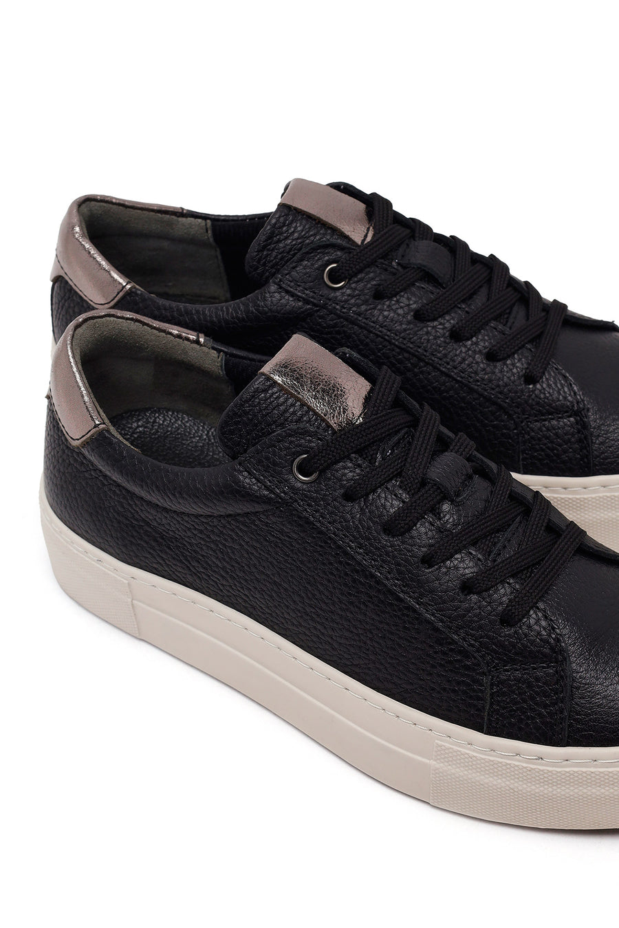 Kadın Siyah Bağcıklı Deri Sneaker