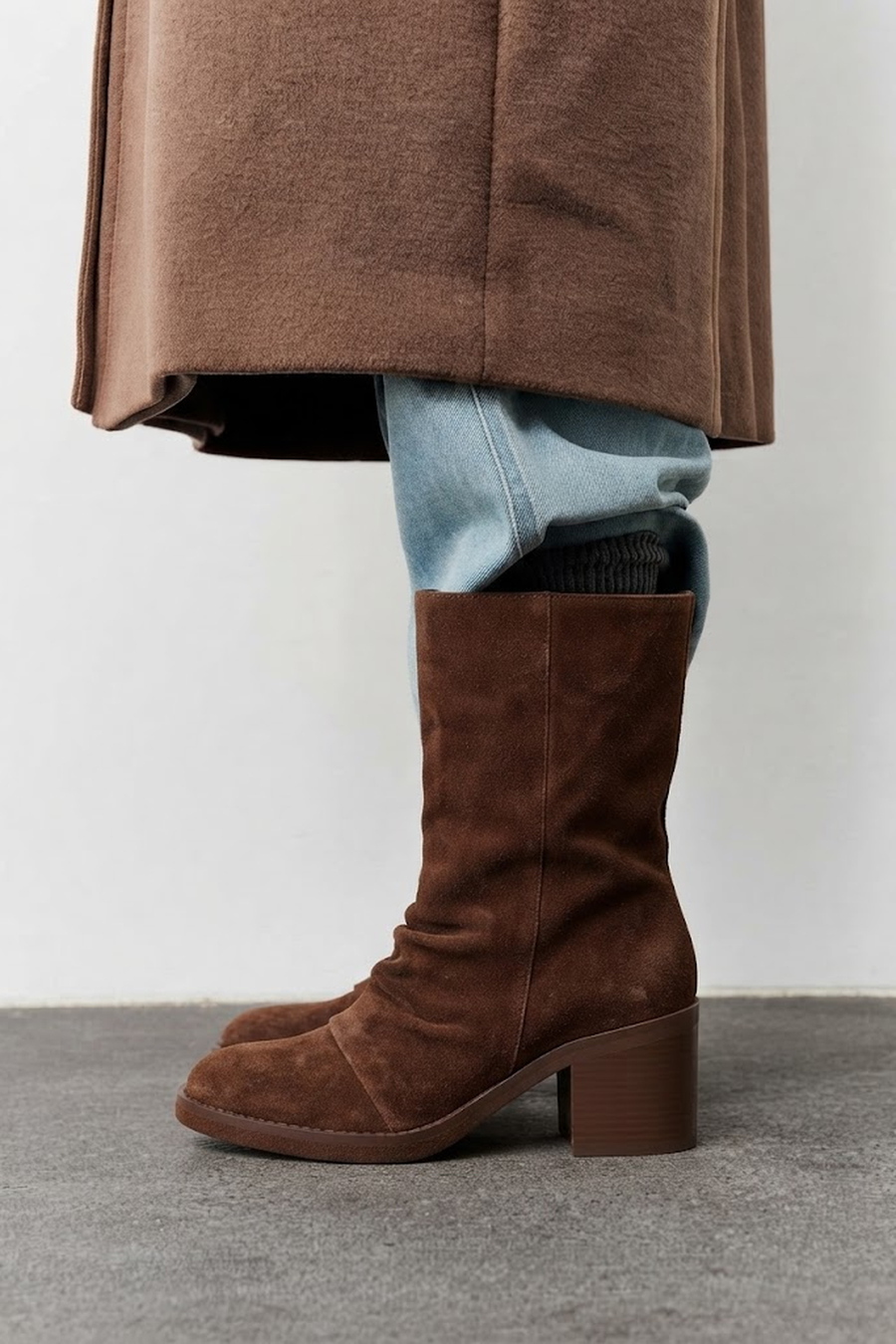 Woman Brown Chunky-Heel Suede Boots