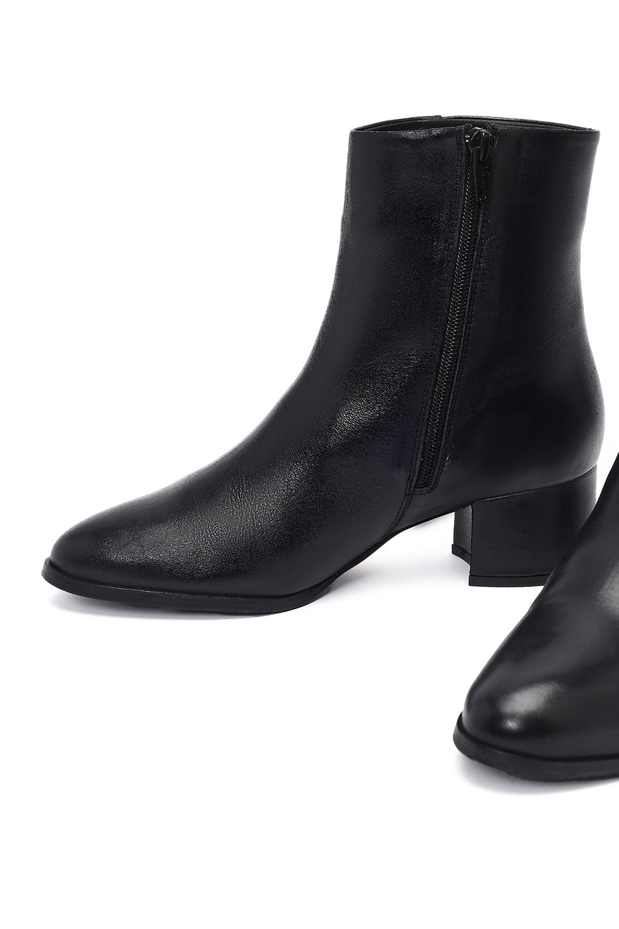 Woman Black Zippered Low Heeled Shoes Leather Boat