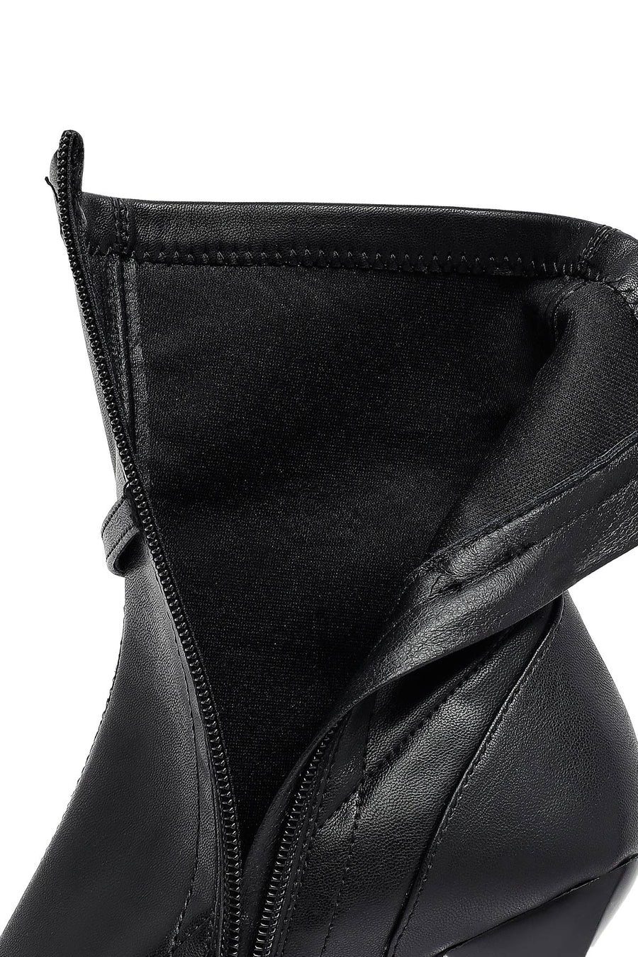 Woman Black Zippered Thin Heeled Boots