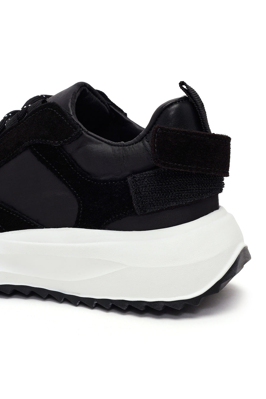 Kadın Siyah Bağcıklı Kalın Tabanlı Deri Sneaker
