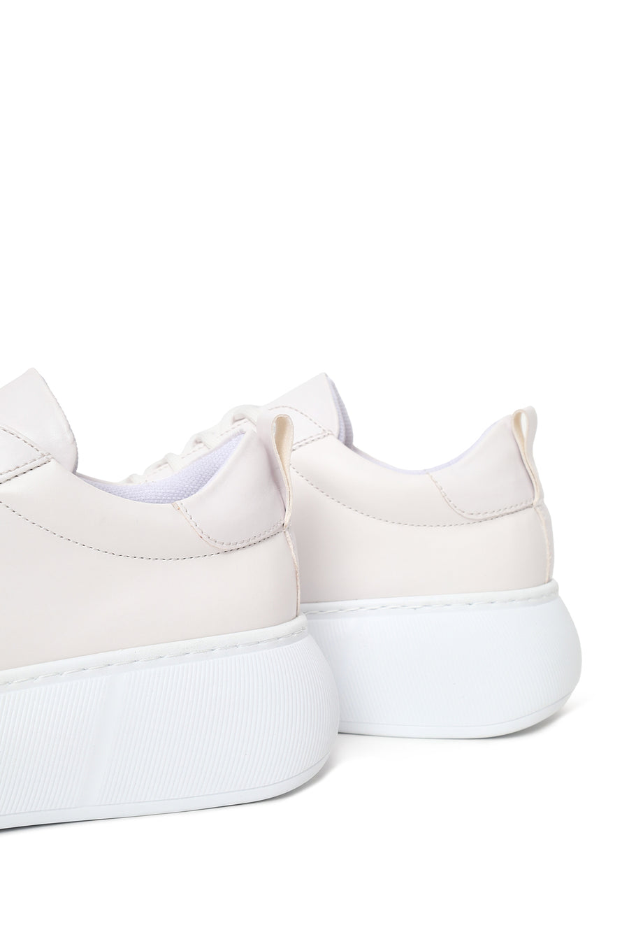 Woman White Lace-Up Chunky Sneaker
