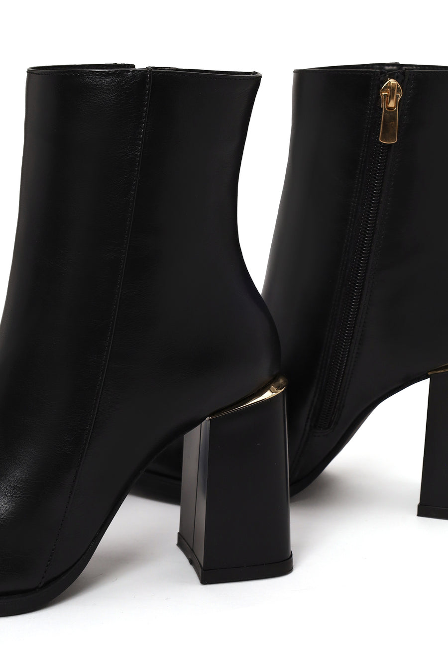 Woman Black Zip Closure Thick-Heeled Leather Boots