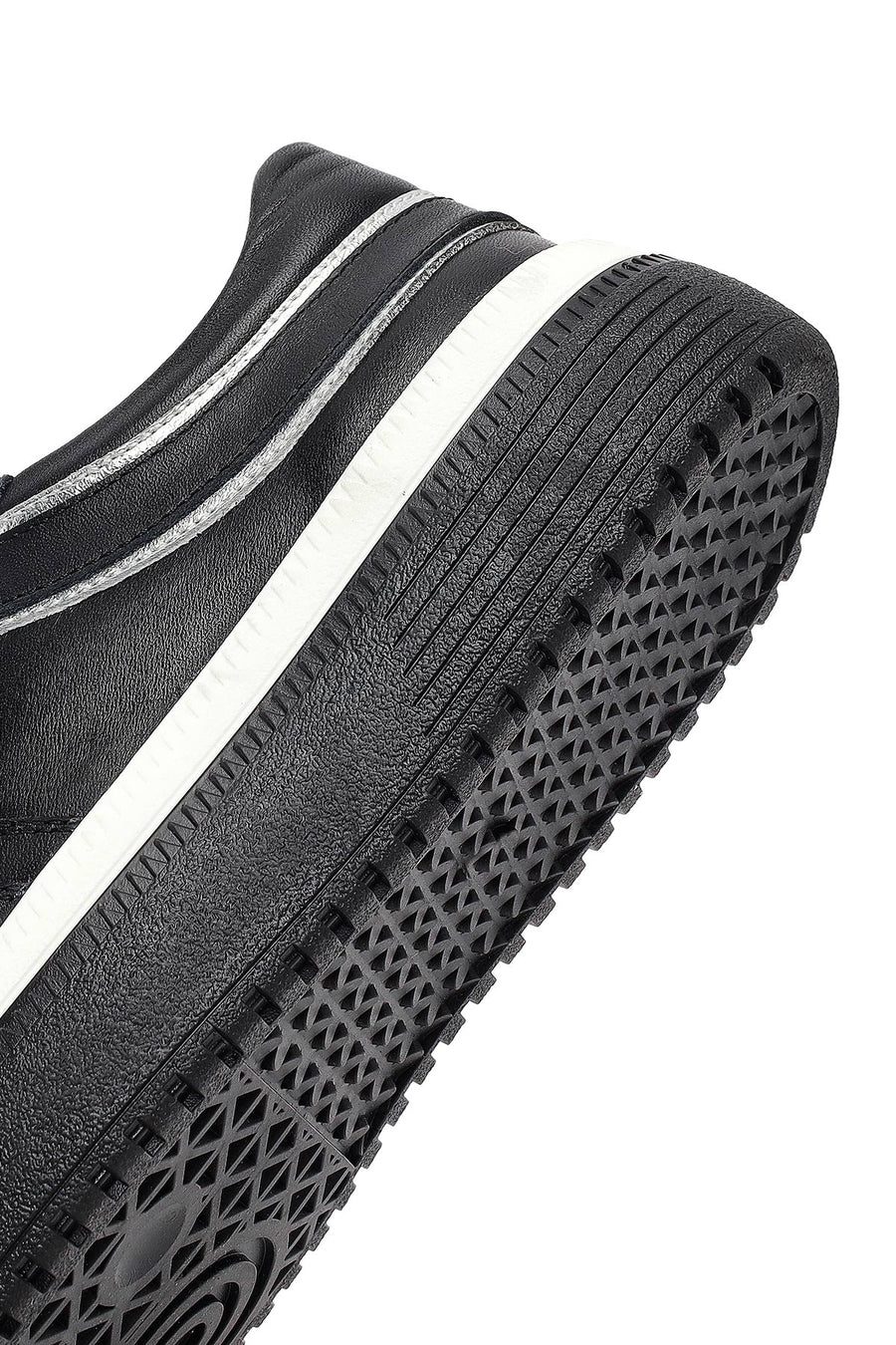 Kadın Siyah Bağcıklı Kalın Tabanlı Deri Sneaker