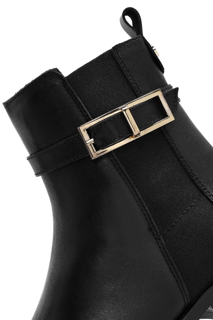 Woman Black Zippered Leather Boat