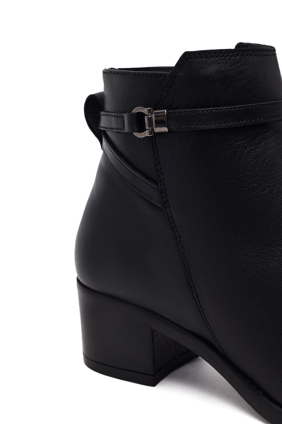 Woman Black Zip Closure Short-Heeled Leather Boots