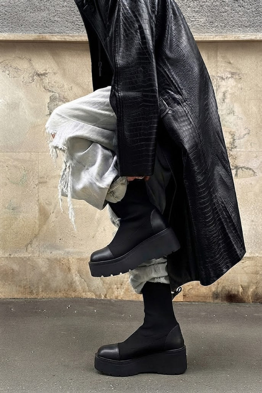 Woman Black Thick-Soled Fabric Boots