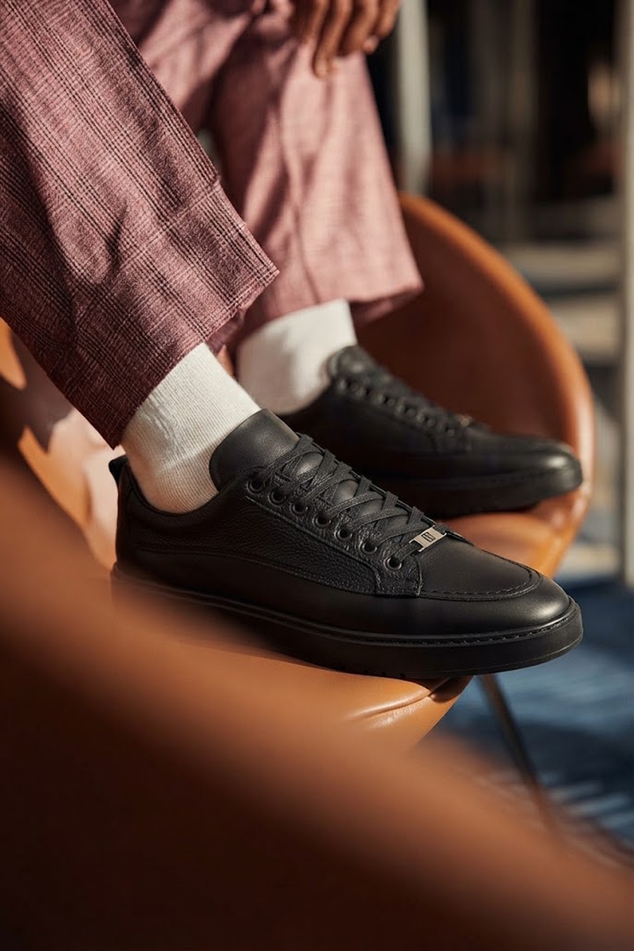 Male Black Lace-Up Thick-Soled Leather Sneaker