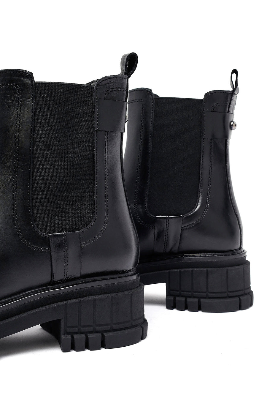 Woman Black Thick Sole Leather Chelsea Boots