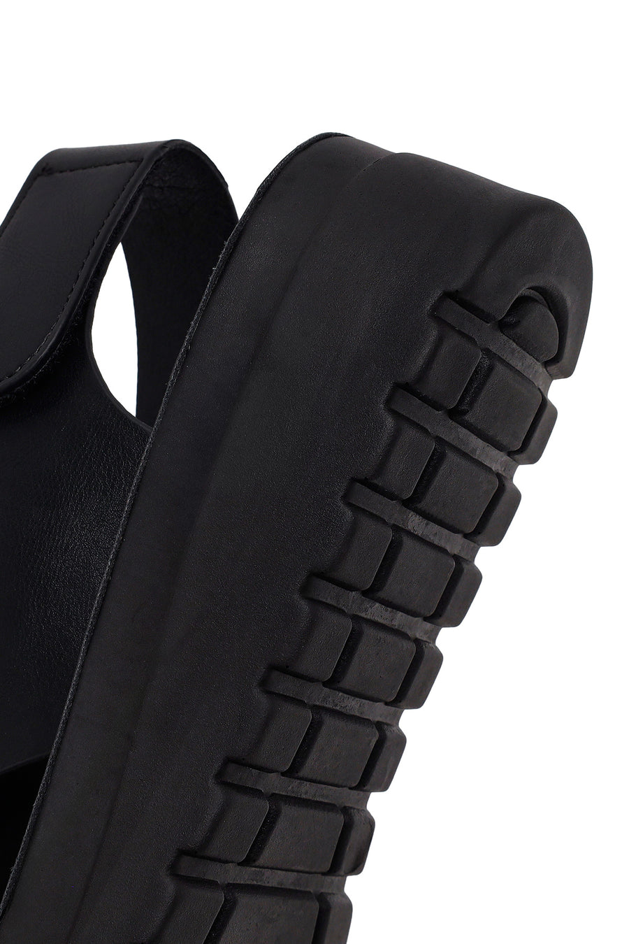 Woman Black Thick-Soled Sandal