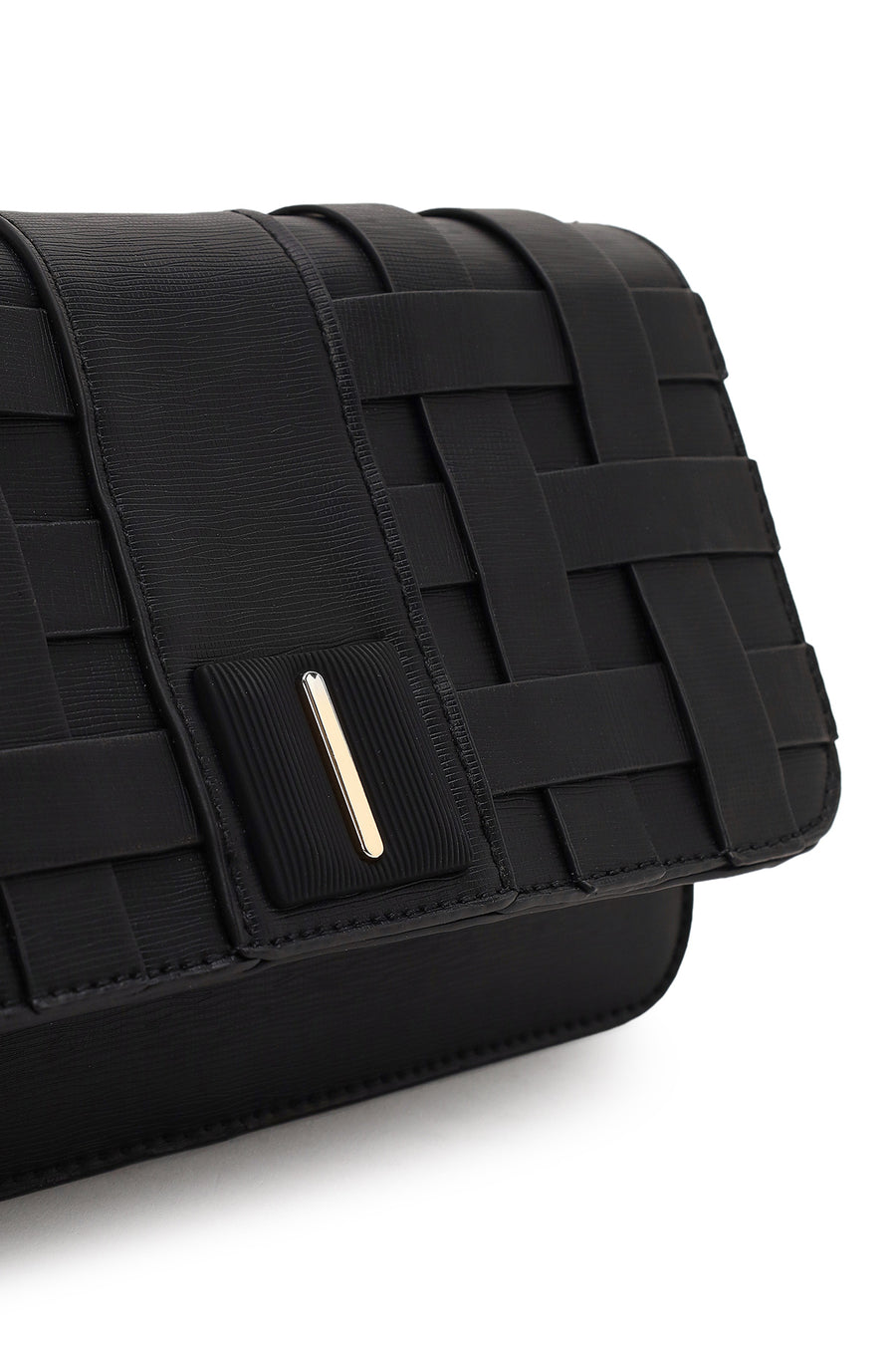 Woman Black Long-Strap Knit Crossbody Bag