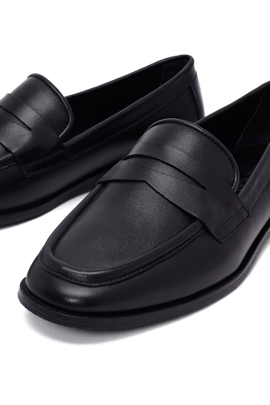 Woman Black Leather Loafers