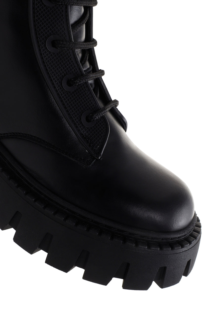 Women's Black Thick Soled Zippered Leather Boots