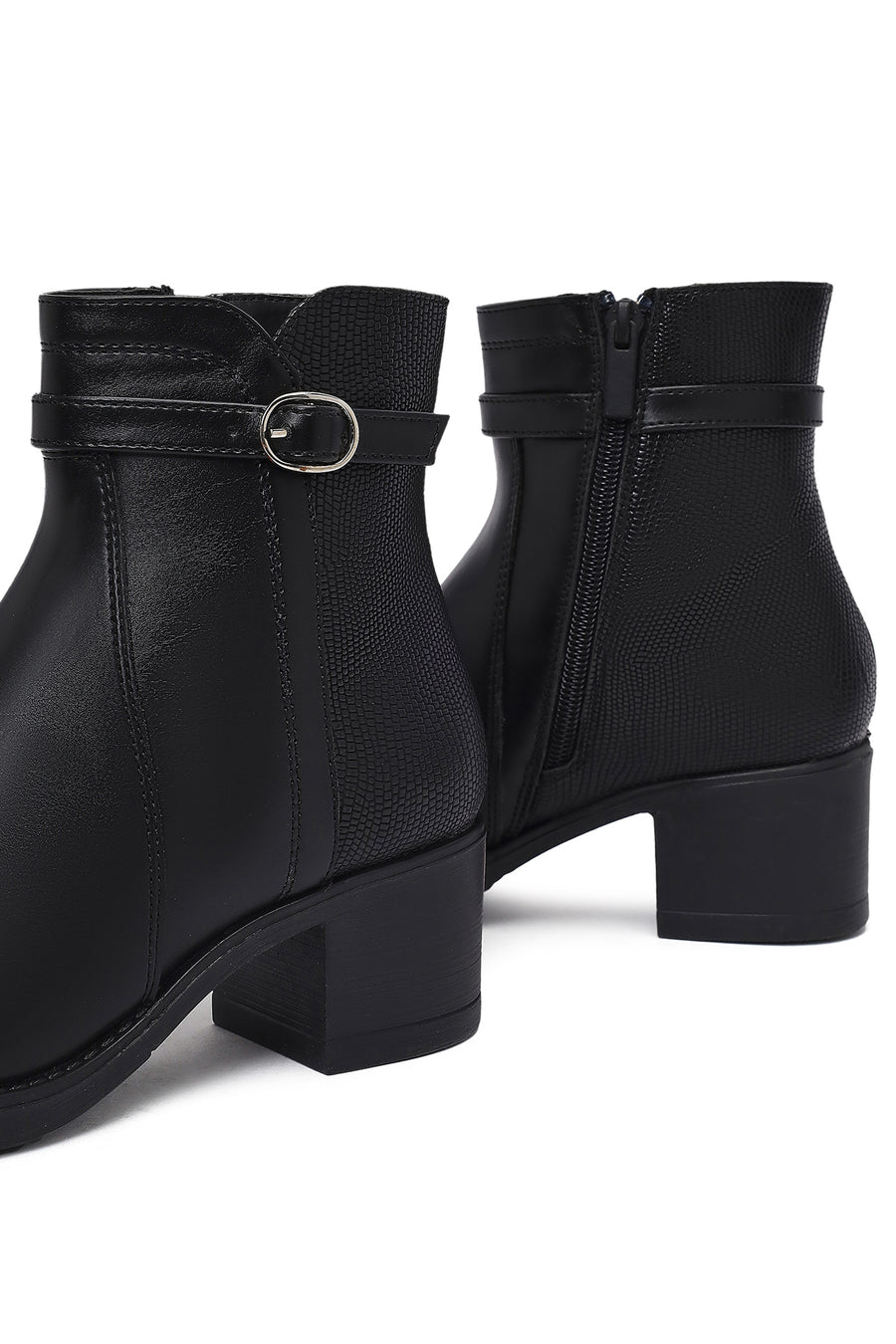 Woman Black Zippered Thick Heel Boots
