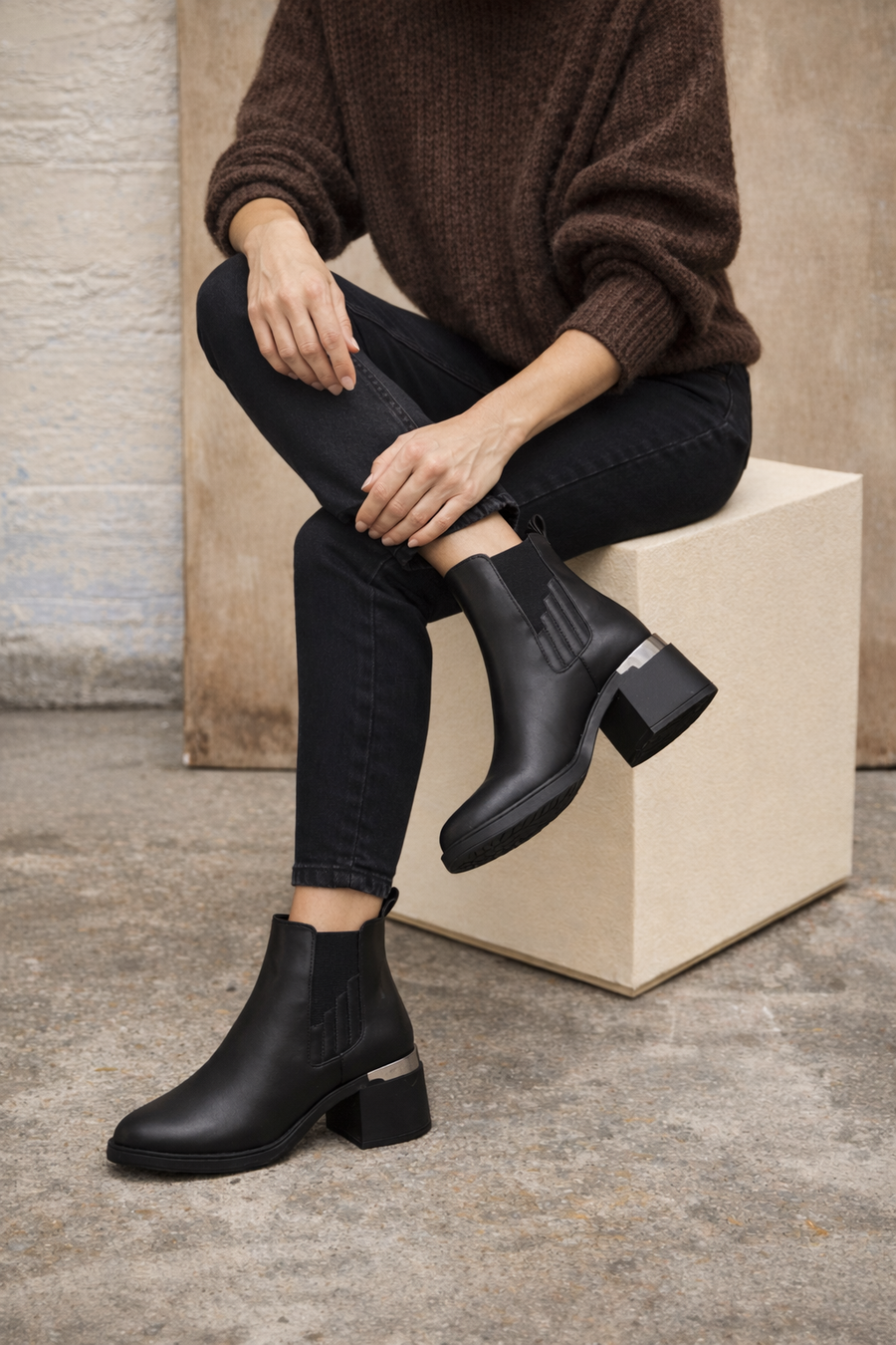 Women's Black Thick Heeled Leather Chelsea Boots