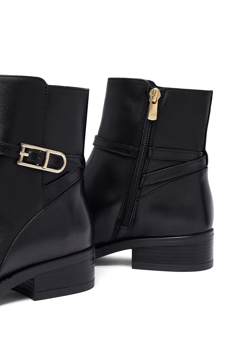 Woman Black Zip Closure Leather Boots