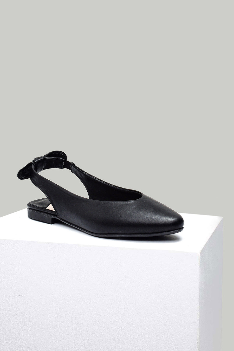 Black Women's Leather Shoes 18SFD108518 | Derimod